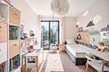 Haus-im-Haus: Großzügiges Domizil in stylischer Design-Ästhetik mit sonnigem Garten - Einladendes Kinderzimmer