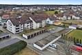 Ruhig gelegene 2-Zimmer-Wohnung mit offener Wohnküche, Balkon & Garage - zum Sommer bezugsfrei - Haus, Garage und Stellplätze