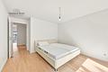 Neuwertige 3,5-Zimmer-Wohnung im EG mit ruhiger Terrasse und TG-Stellplatz bei Uhlandshöhe/Gänshaide - Schlafzimmer zur Terrasse