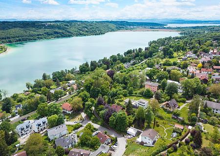 Großes Grundstück mit Einfamilienhaus in exklusiver Hanglage nahe Pilsensee – Neubebauung möglich - Traumlage am Pilsensee