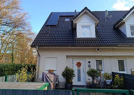 Kapitalanlage: moderne Doppelhaushälfte mit Einzelgarage in Duisburg-Hamborn - Hausansicht-Eingang