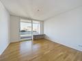 verfügbar ab 01.08.2026  - schöne 3 Zimmer Wohnung mit 2 Balkonen und  Alpenblick  I EBK I TG I - Schlafzimmer 1 mit Balkon