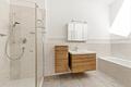 Penthouseflair: Hochwertig ausgestattete 3-Zimmer-Wohnung mit Dachterrasse in grüner Toplage - Geschmackvolles Ensuite-Bad