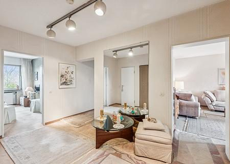 Kapitalanlage: vermietete großzügige 3-Zimmer-Wohnung mit Stellplatz in Mülheim/Ruhr - Speldorf - Diele - Entreé