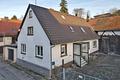 Sanierungsobjekt mit viel Potenzial! Einfamilienhaus mit Garage, Garten und großem Scheunenareal - Wohnhaus Eingang