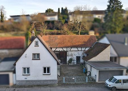 Sanierungsobjekt mit viel Potenzial! Einfamilienhaus mit Garage, Garten und großem Scheunenareal - Immobilie Straßenseite