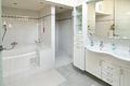 Exklusive 6-Zi.-Penthouse-Whg. in historischer Villa in Salzburg - Masterbad
