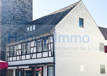 zentral gelegenes Geschäftshaus / EG und OG vermietet / DG nicht ausgebaut - Vorderansicht