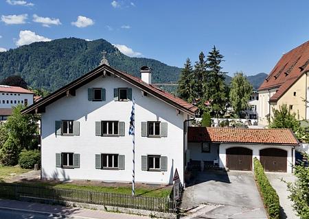 Grundstück mit Altbestand, MFH in Rottacher Bestlage am Tegernsee im Erbbaurecht zu vergeben - Hausansicht