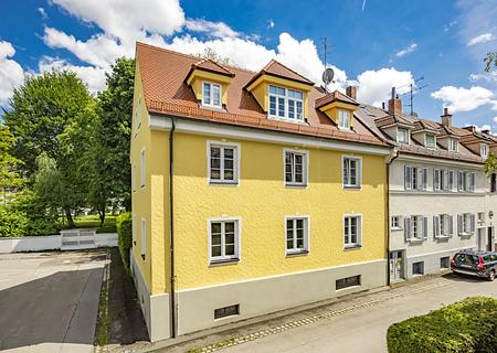 Besonderes Stadthausjuwel: Charaktervolles Zweifamilienhaus mit großzügigem Gestaltungspotenzial - Charmantes Stadthaus von 1928