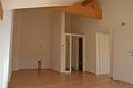 Charmante 3-Zimmer Dachgeschosswohnung mit Sichtdachtstuhl und Aufzug - Küche / Wohnen