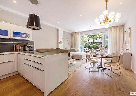 Moderne 2-Zimmer-Gartenwohnung mit Wintergarten und Deckenhöhen von 2,80m - Großzügiger Wohn- und Essbereich (virtuell möbliert)