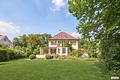 Klassische Villa von 1928 mit 6 Schlafzimmern, viel Charme und Traumgarten in unverbauter Bestlage - Charmante Altbau-Villa