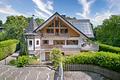 Exklusive Landhaus-Villa in malerischer Landschaft zwischen See und Golfplatz - Repräsentatives Familiendomizil