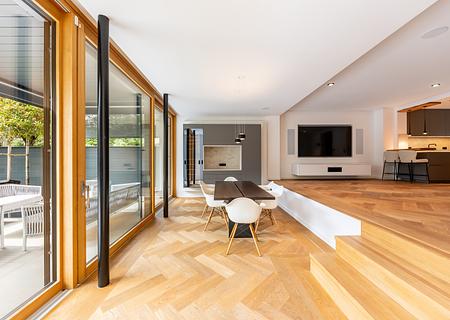 Top-Villenlage Herzogpark: Stylisches Design-Domizil mit Sauna, Whirlpool und Highend-Haustechnik - Faszinierende Blickachsen