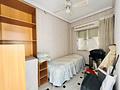 Renovierungsbedürftiges Appartement mit 2 Schlafzimmern und 1 Bad in erster Linie am Strand