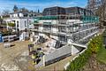 Neubau: Familienfreundliche 4-Zimmer-Gartenwohnung mit edler Ausstattung und großem Privatgarten - Neubau-Villa mit Tiefgarage