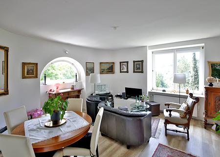 Beste Wohnlage! 
Charmante Eigentumswohnung mit Terrasse in denkmalgeschütztem Altbau - Wohn- und Esszimmer
