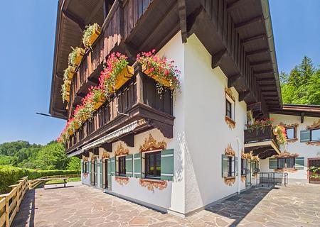 Alpenrefugium mit 150 m² Wohnfläche, Privatgarten und Panoramablick über Bayrischzell - Hausansicht 
