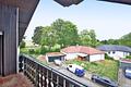 Modern, ruhig und bezugsfrei! Kernsanierte 4-Zimmer-Dachgeschosswohnung mit Garage in Palmbach - Blick aus Balkon 