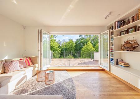 Haus im Haus: Maisonette-Wohnung über 222 m² mit drei Terrassen in grüner Toplage - Reizvolle Terrassenwohnung