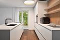 Privater Indoor-Pool & Garten: Exklusive 5-Zimmer-Maisonette mit Haus-im-Haus-Charakter - Moderne Küche mit Kochinsel