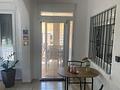 Villa mit 3 Schlafzimmern, 1 Badezimmer, Dachterrasse und Carport in ruhiger Lage