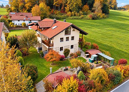 Mehrfamilienhaus mit 4 Wohnungen und idyllischem Garten - Volltreffer !
