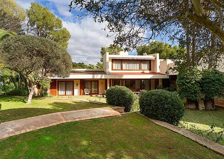 Mallorca Villa mit Pool und Blick auf den Golfplatz in Son Vida zu verkaufen