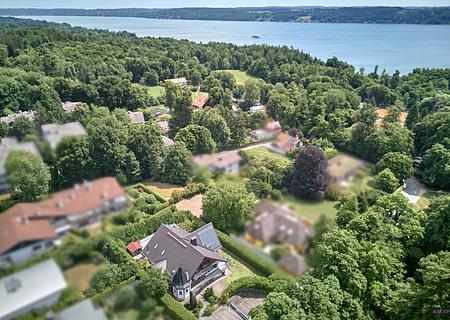 Exklusive Landhaus-Villa in malerischer Landschaft zwischen See und Golfplatz - Malerische Lage in Seenähe