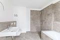 HEGERICH:  Zwischen Stadt & Natur: Moderne 4-Zimmer-Wohnung mit Komfort in Boxdorf - Badezimmer