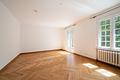 Stilvolle Altbauvilla mit großzügigem Raumangebot in Nymphenburg - Masterschlafzimmer mit Balkon