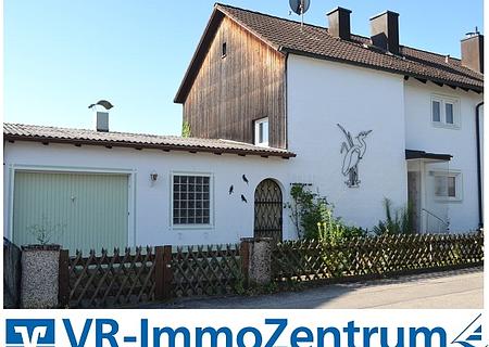 sanierungsbedürftige Doppelhaushälfte - Außenansicht