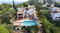 Villa mit großem Grundstück und ebener Zufahrt, herrlichem Ausblick, großen Terrassen, BBQ, ZH, Klima, Garage u.v.a.m.
