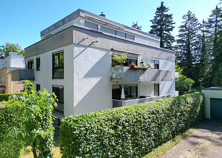 freie, gut geschnittene 3 Zimmerwohnung mit 2 Balkonen in Toplage in München-Alt-Solln - Aussenansicht