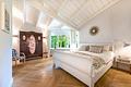 Designer-Villa mit großem Raumangebot und schönem Garten - Stilvolles Masterschlafzimmer