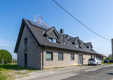 Nahe Düsseldorf:
Hochwertiges Einfamilienhaus mit Einliegerbereich und großem Garten
- Baujahr 2012 - Hausansicht