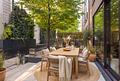 Verstecktes Juwel im Herzen der Maxvorstadt: Modernes Townhouse in ruhiger Hoflage - Terrasse im Erdgeschoss (virtuell möbliert)