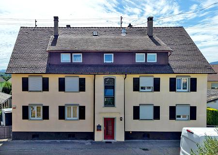 Charmantes, kernsaniertes Mehrfamilienhaus mit vier Wohneinheiten, Gartenidylle und Wohlfühlambiente - Hausansicht