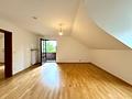 2-Zi.-Dachgeschosswohnung in ruhiger und grüner Bestlage von Solln - Wohnzimmer