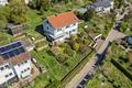 Stilvolles Einfamilienhaus mit großem Entwicklungspotenzial und Doppelgarage in sonniger Hanglage - Haus Außenansicht