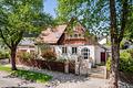 Historisches Juwel von 1913 an der Blutenburg mit Pool und Atelierhaus - Traumdomizil im Cottage-Stil