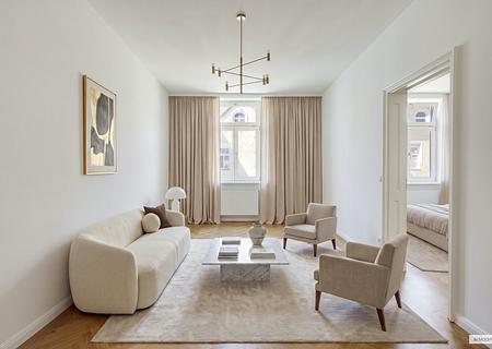 Frisch modernisiert:  Sehr charmante 2,5-Zimmer-Altbauwohnung mit Balkon zum Erstbezug - Wohnzimmer (virtuell möbliert)