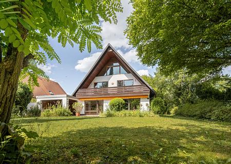 Einfamilienhaus mit großem, sonnigem Garten und viel Potenzial zur Neugestaltung - Charmantes Domizil