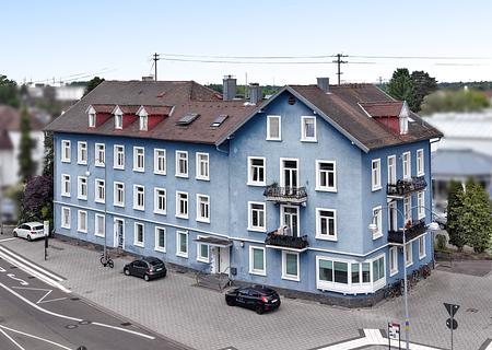 Charmante Altbauwohnung mit WG-Vermietung in historischem Wohnhaus von 1899 - Vorderansicht