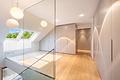 Moderne Architektenvilla mit exklusivem Interior-Konzept, Lift, Spa-Lounge, Home-Gym und Outdoorpool -  Elegante Masteretage mit Einbauten von Molteni&C