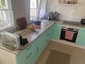Villa mit 3 Schlafzimmern, 1 Badezimmer, Dachterrasse und Carport in ruhiger Lage