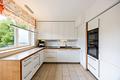 Haus im Haus: Maisonette-Wohnung über 222 m² mit drei Terrassen in grüner Toplage - Küche mit Markengeräten