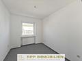 Helle 4,5-Zimmer-Wohnung mit Süd-Balkon und eigenem Garten in Lohhof - Büro/Ankleide