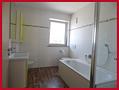 Anpruchsvolles Wohnen in bester Lage - 4 Zimmer Penthouse Wohnung in Freilassing - frei ab 01.10.26 - Badezimmer Bild 2 - Badewanne und Dusche